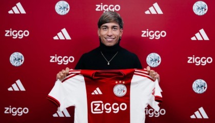 8868体育在线直播平台-阿贾克斯官方：阿根廷U20国脚前锋卡里佐加盟，签约至2030年